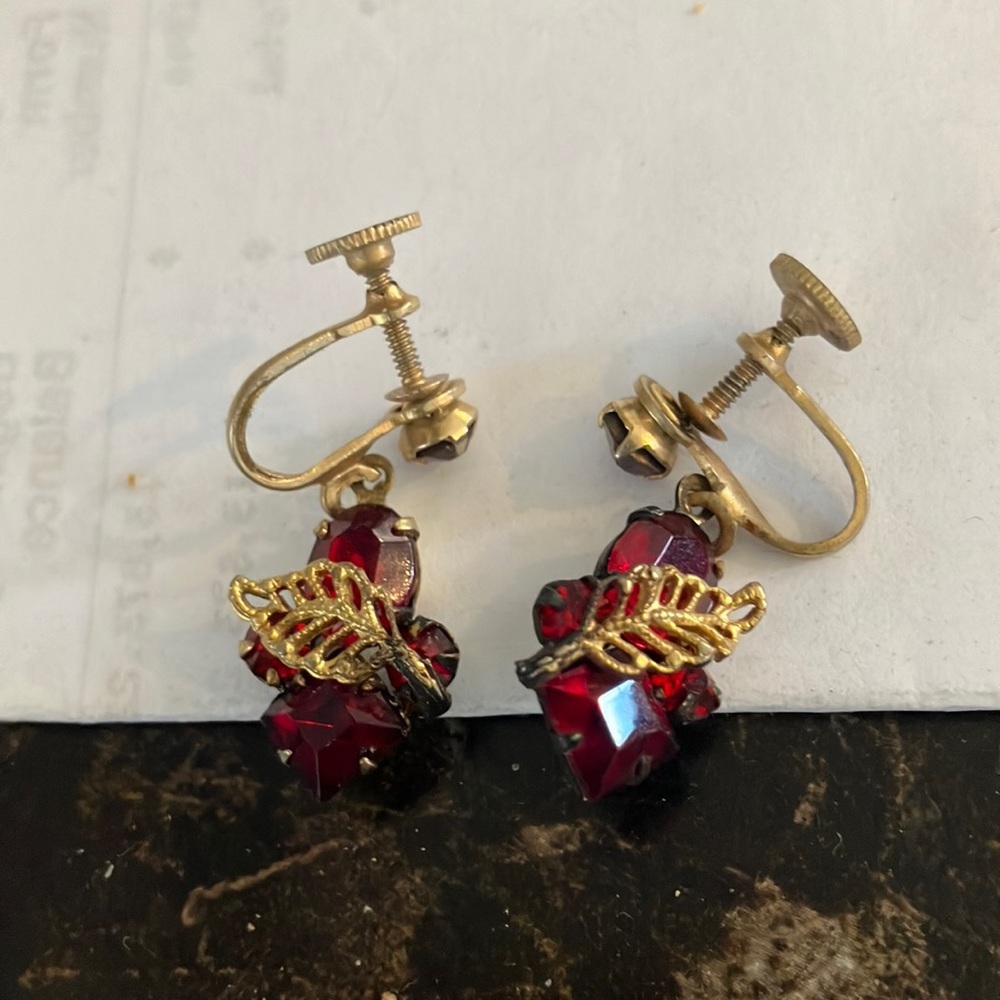 FINAL MARKDOWN Screwback vintage earrings